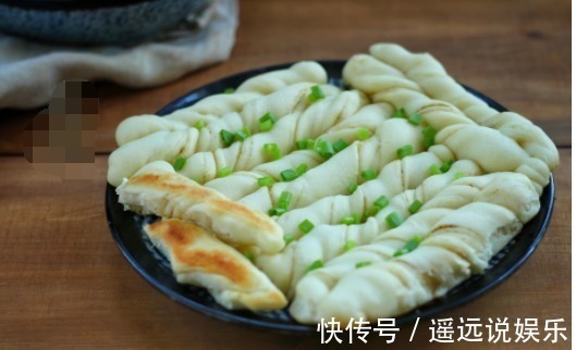 好吃|花卷新做法，简单一做就特好吃，底酥脆上暄软，比蒸着吃香多了