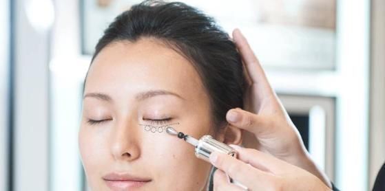 眼部护理的5个技巧,能增强眼部肌肉活力,解除疲劳,清肝明目!