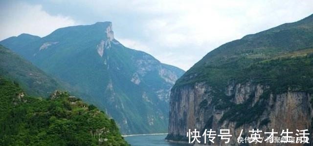 猿声&李白很经典的一首诗,短短四句,后人评价惊风雨而泣鬼神