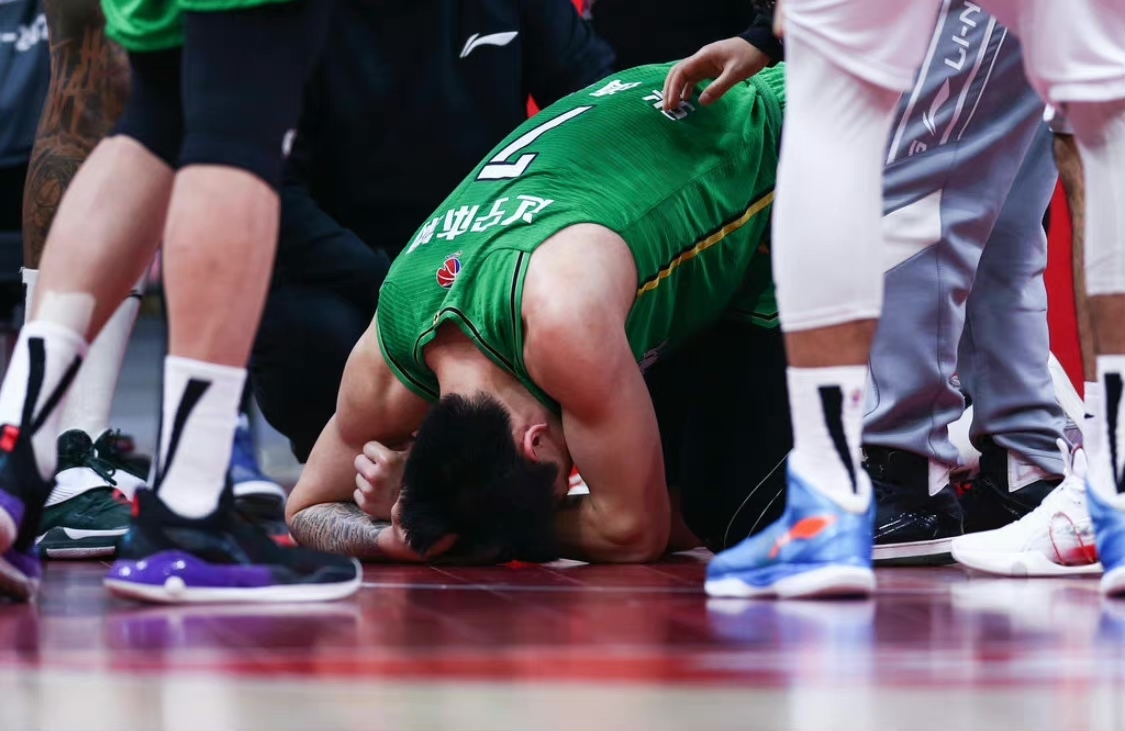 杨鸣|大外援仅拿3分+被碾压,辽宁男篮又看走眼了,张镇麟第2阶段或报销