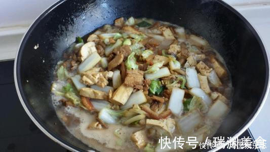 白菜炖豆腐很多人第一步就做错啦！难怪不好吃，大厨这样做才对