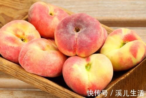 桃子|新鲜桃子上市,买软的还是硬的?分享5个挑选窍门,甘甜又多汁