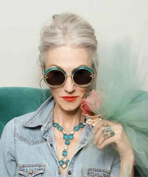 今春“奶奶发型”火了！显气质、显脸小，时髦的女生一定要剪它