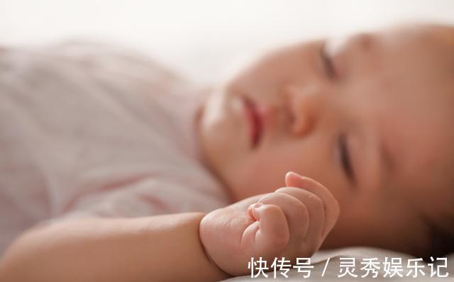 孩子|6个月婴儿紧握拳头,奶奶发现不对劲带去医院检查,医生:来晚了