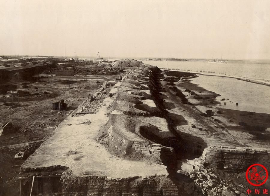 享受|晚清老照片:68岁李鸿章享受天伦之乐,小脚女子搔首弄姿