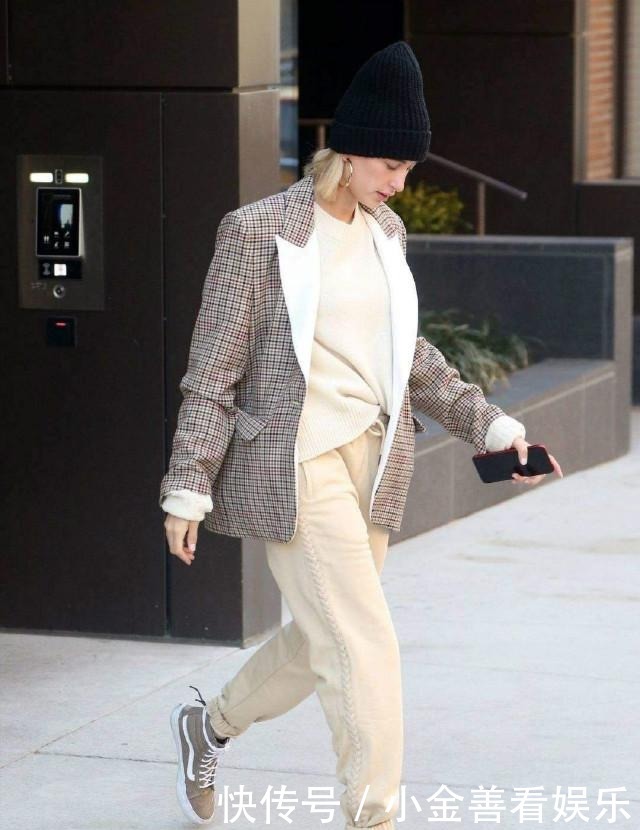 阔腿裤已经失宠了,今年更流行这条“卫裤”,配大衣、棉服都好看