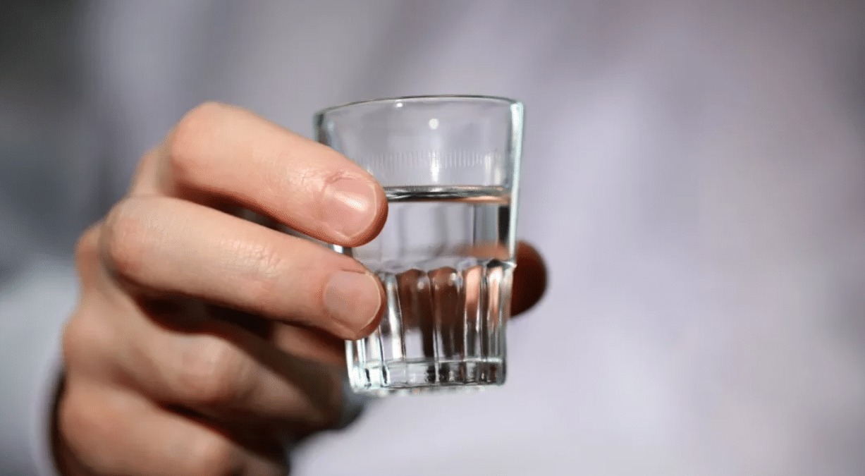 擦亮眼睛|如果茅台的瓶子上没有这“2字”,那八成就是假的,买酒时记得擦亮眼睛