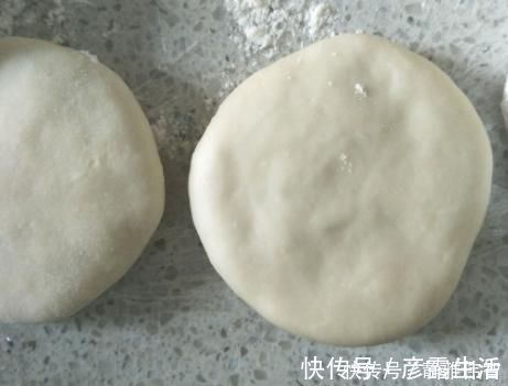 烫面|萝卜丝饼这做法最好吃，不发面也不烫面，薄皮馅多，咬一口还流汁