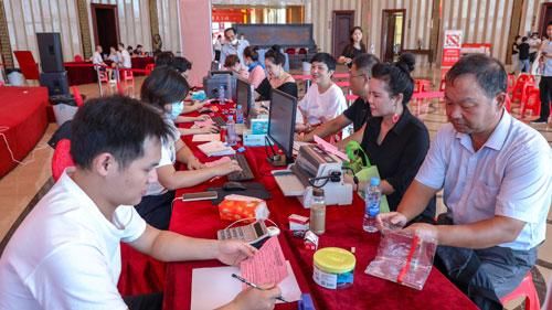 商户们|把生意做好自觉维护市场秩序 新洪大多数商户拥护租金缴纳机制