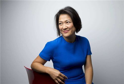 新世界|4天闪婚,将百亿家产署名美籍妻子名下,是宠妻还是转移财产