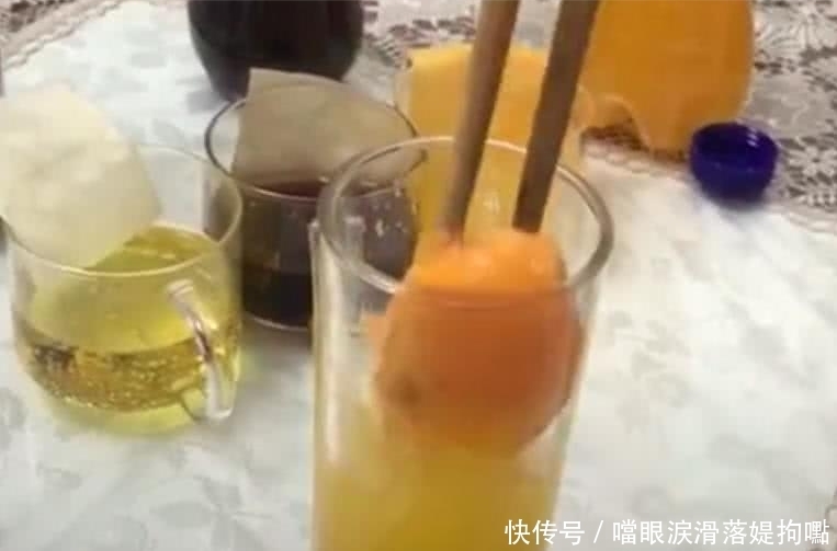 扎心|小哥买了瓶橙汁饮料,用卫生纸反复过滤以后,网友的评论扎心了