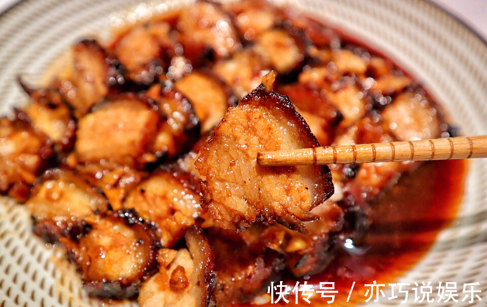 吃一次就上瘾的秘制叉烧，喷香下饭，肉质焦黄，吃起来肥而不腻