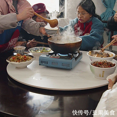 蛋卷|荸荠水果做成全家福，内含8种食材，口口汤鲜