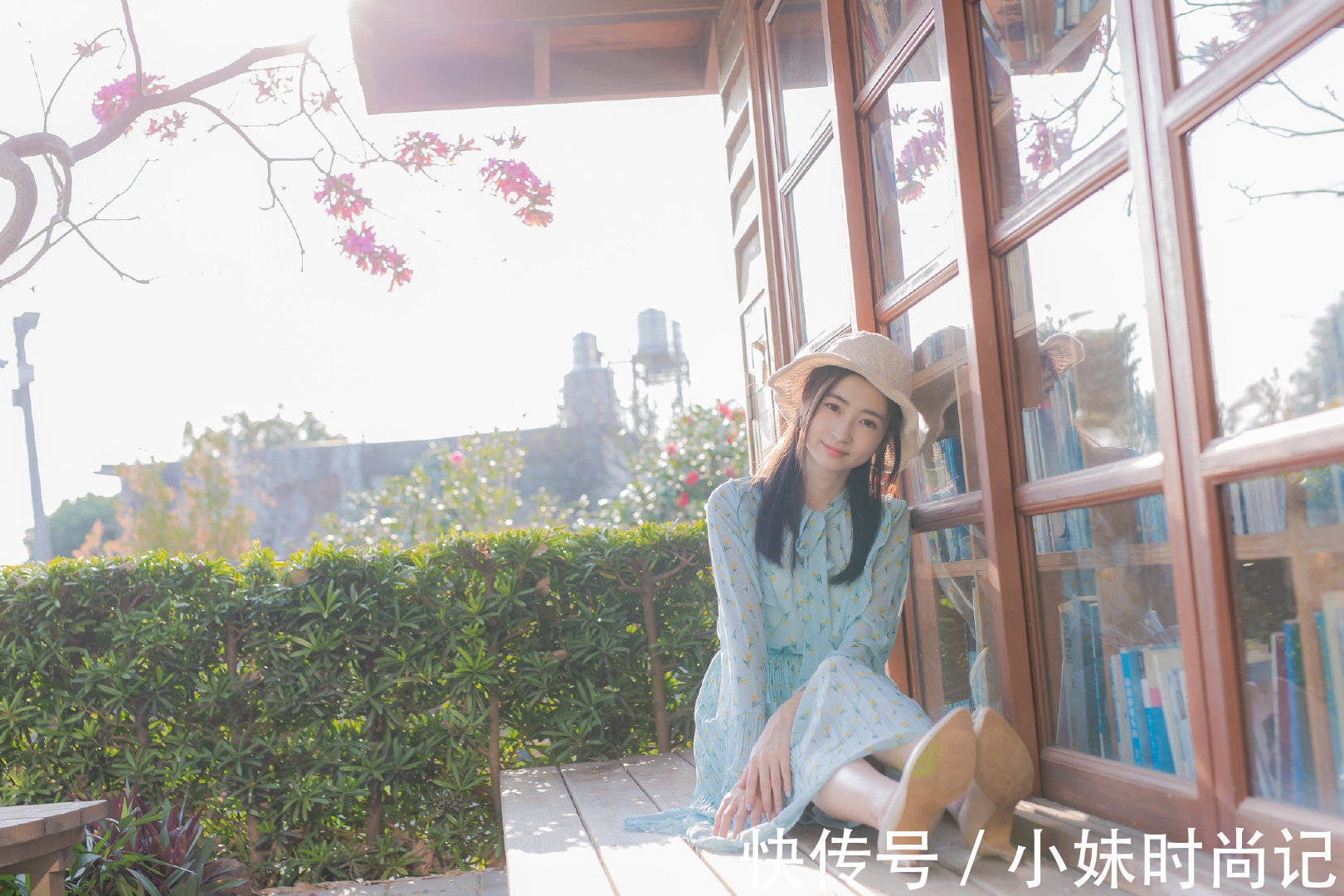 碎花裙|小姐姐的碎花裙十分的优雅清新,简约大气中也有女性的柔美