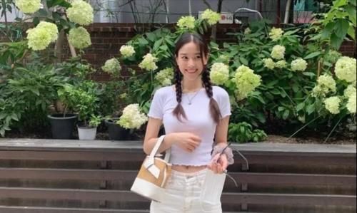 搭配|微胖的女人穿T恤,牢记“3原则2思路”,才不会显臃肿还没品味