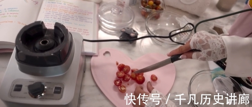 鱼子酱|希尔顿下厨真人秀,喂狗吃鱼子酱,厨具镶满钻石……网友称不做作