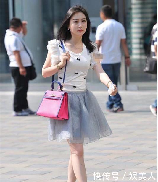 刻意|街拍妹子,俏丽性感,丰腴有致,无需刻意气质自来