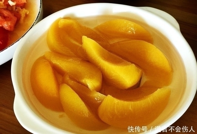 家里3个孩子,吃饭不凑合,做一桌家常菜,朋友担心儿子接不走