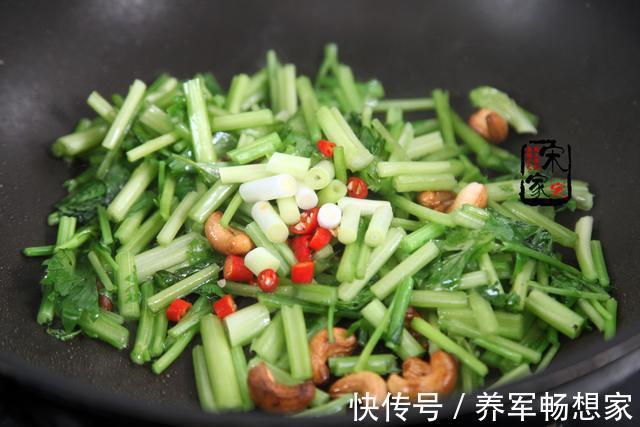 芹菜|秋天，这海鲜超肥美，45元一斤，炒芹菜太好吃了