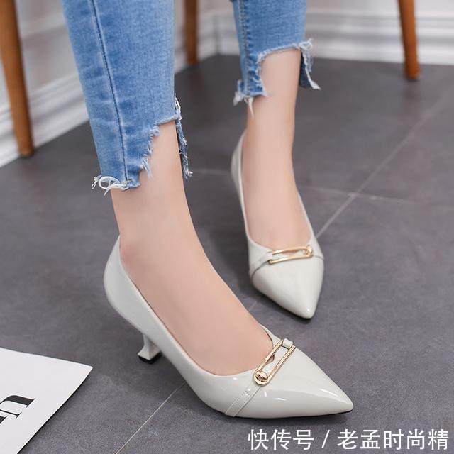 怪不得一米六的闺蜜穿出女神范,原来是靠这些高跟鞋,太洋气了