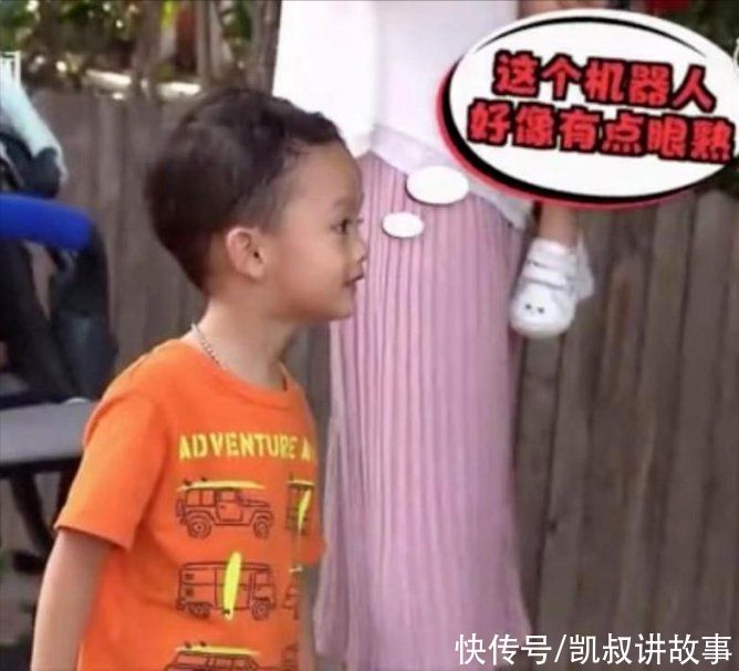 奥特曼|爸爸陪女儿散步，妈妈跟拍一年，网友：太幸福了