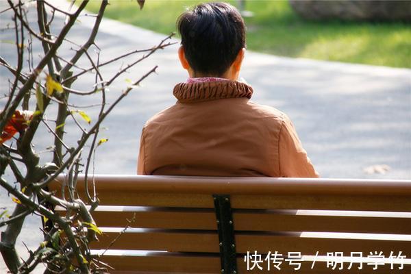 痛经|女性四十五岁后,四个症状齐出现,或预示着绝经要来,别不当回事