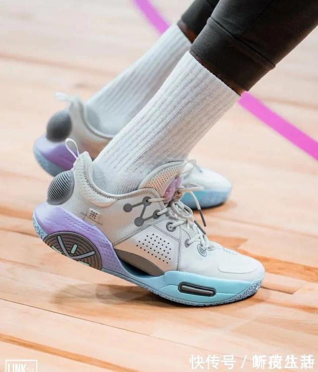 后跟 两大国产团队战靴——全城10、狂潮3Pro曝光!KT1复刻也玩套路?