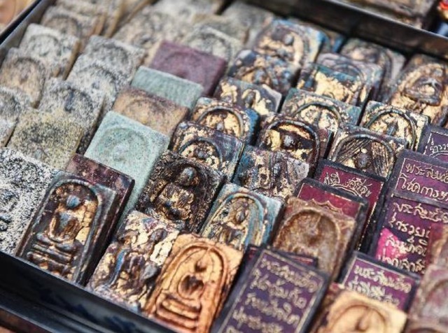 杨春霞$他演过“如来佛”,有次去泰国买佛牌,没想到上面画的都是自己