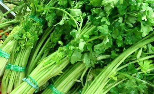 营养师|吃芹菜为什么不吃叶?营养师讲出真相,后悔现在才知道!