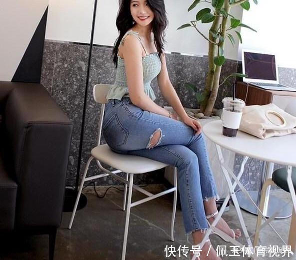 美女|阳光朝气的牛仔裤美女，展现婀娜身姿，魅力十足！