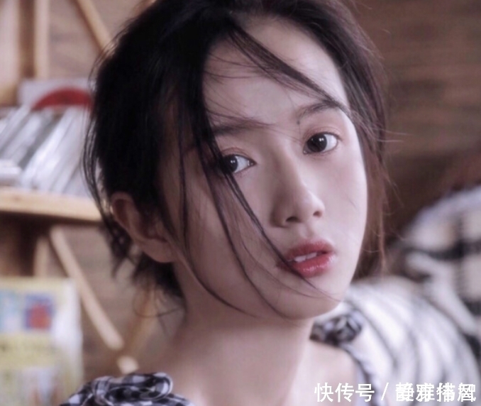 女孩子想变薄嘴唇,趁早戒掉这3“恶习”,小心香肠嘴没人爱