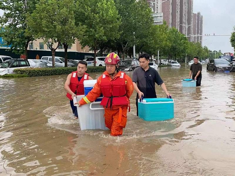 队友们|好样的！成都消防员回河南探亲遇暴雨被困 投身抗洪抢险一线