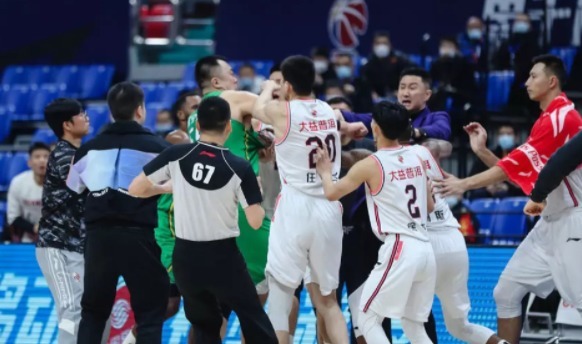 禁赛|两败俱伤!辽粤大战后韩德君鼻梁骨折,威姆斯、胡明轩惨遭禁赛