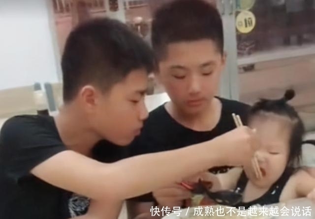 弟弟妹妹|双胞胎哥哥成“宠妹狂魔”,妹妹想吃啥都行,饺子面条随便挑