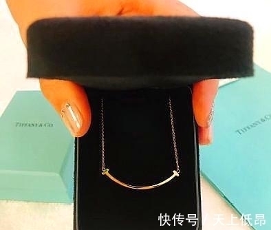 款项链 蒂芙尼的微笑项链,六福的微笑项链,奢华正主和亲民同款你会选谁