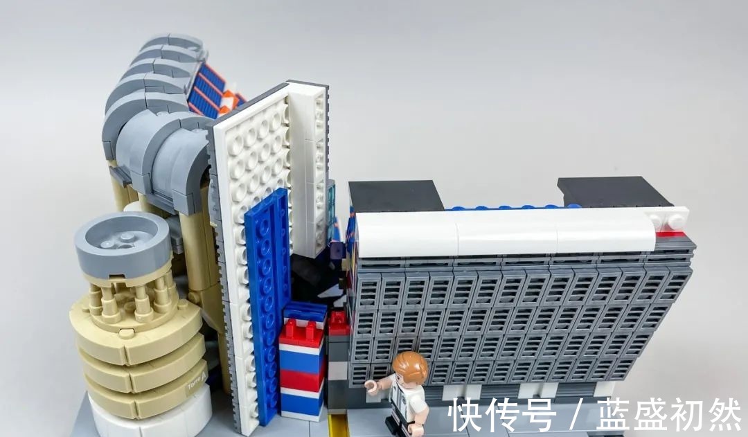 足球场|乐高10299皇家马德里足球场——圣地亚哥·伯纳乌球场开箱评测!