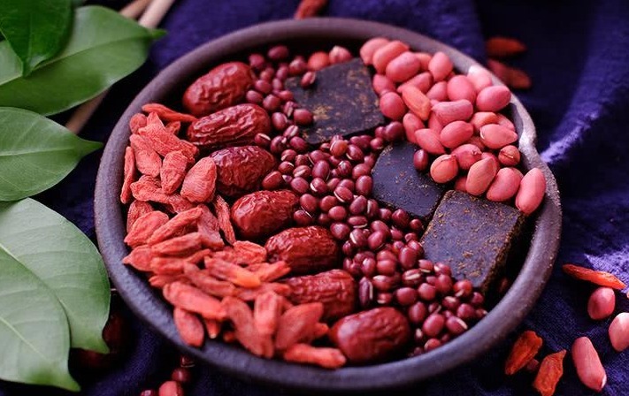 红糖|入秋后,在家常做“五红汤”,三天两头喝一次,脸色红润气色佳