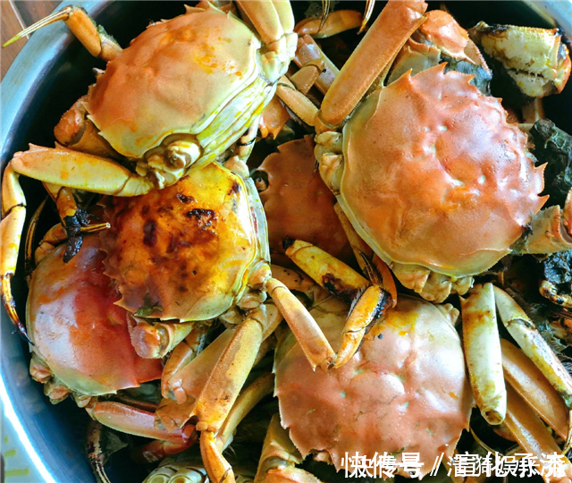 香煎带鱼|三代同堂给外婆过生日，老妈特意下厨，有荤有素，大家都吃嗨了！