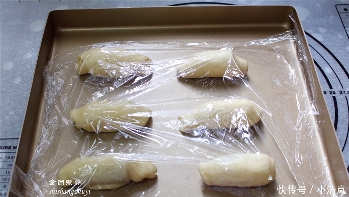 此款面包要收好,简单卷一卷,层次分明,香软可口,在家做方便