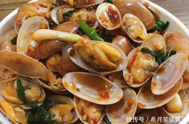 花甲|花甲别光用清水洗了,少了这“3样”,沙清洗不干净还影响口感!