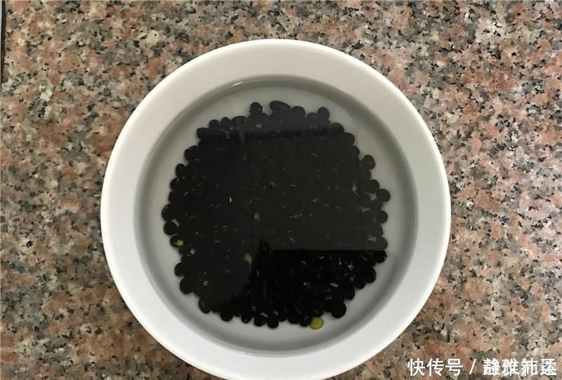 少白头|白发最怕这水果,5块钱煮1大锅,每天吃点,头发乌黑,白发变少了