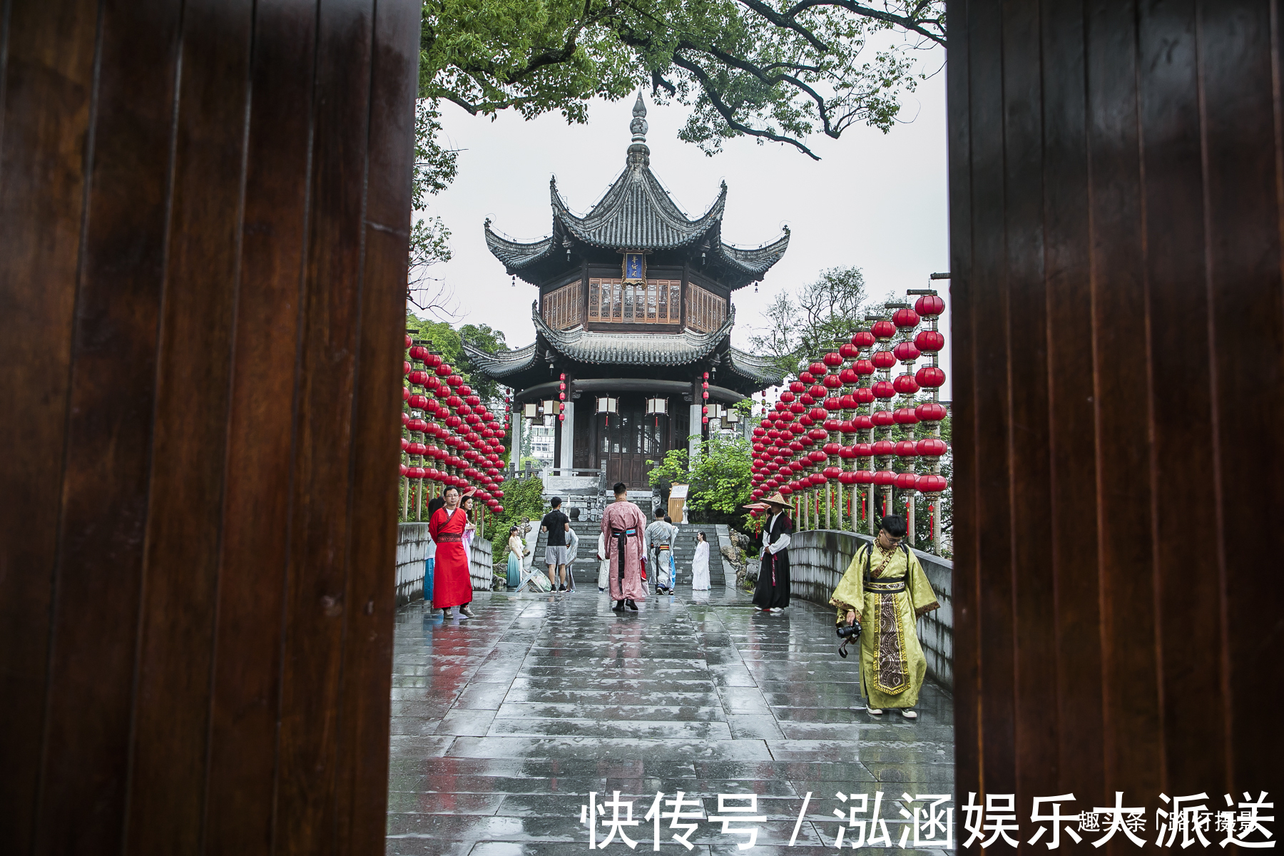 败笔|中国最具争议的园林，进园须穿汉服，网友只顾衣服不顾鞋，败笔