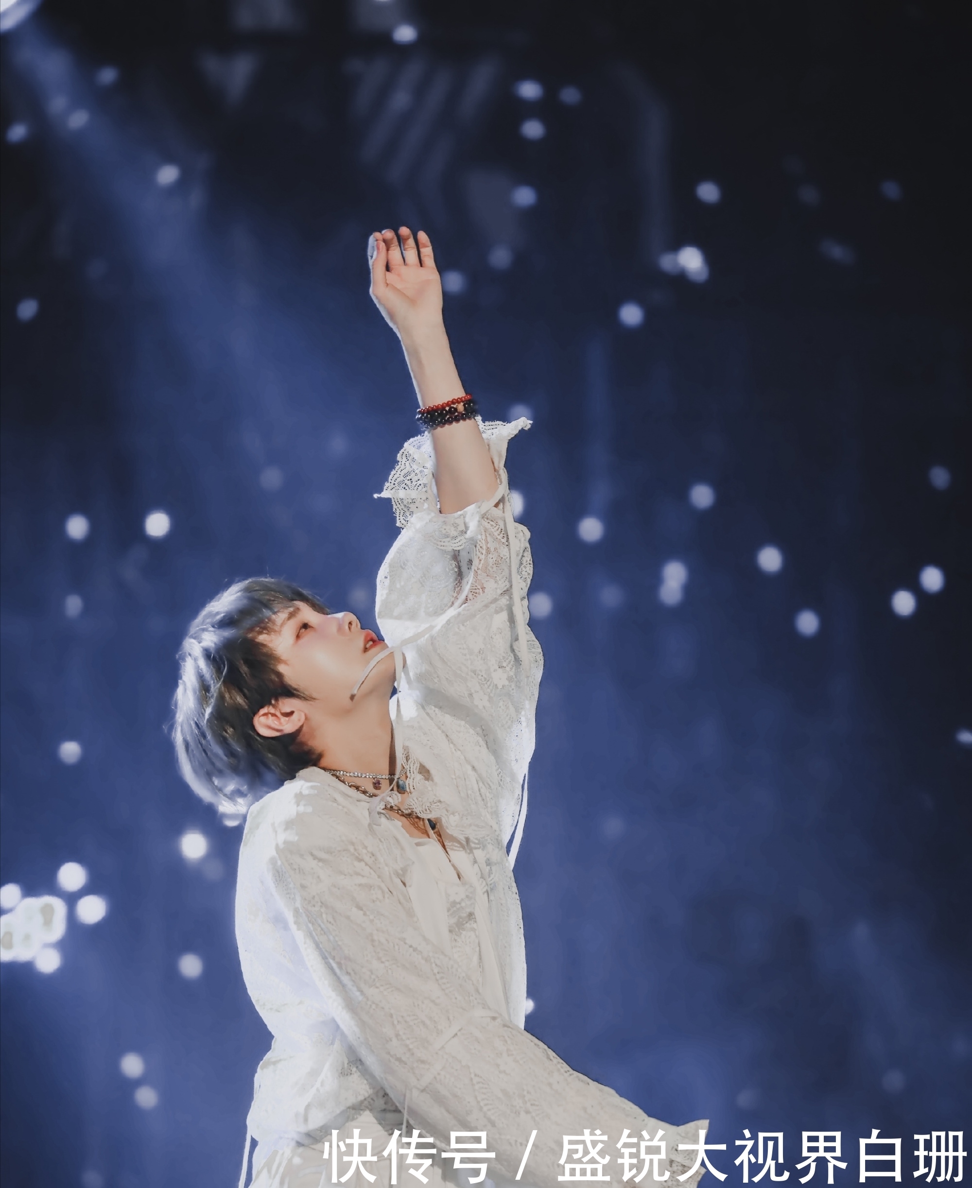 夏之光刘也赤脚跳舞,得到张艺兴的高度称赞,作为十二真是骄傲