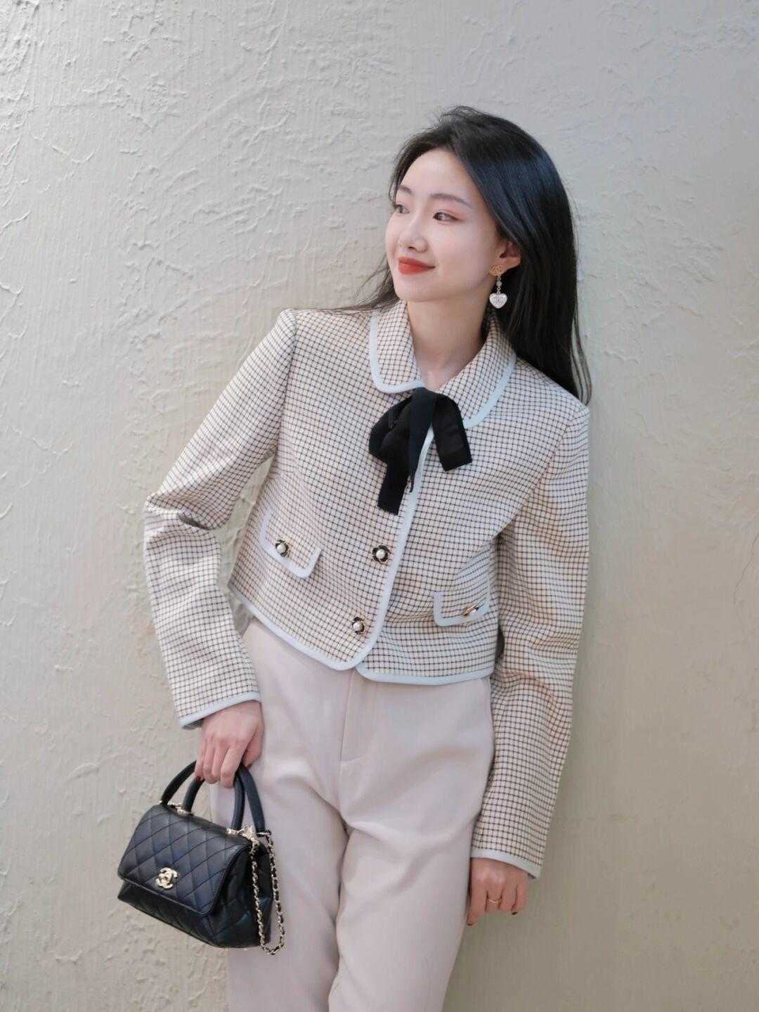 香风|日常穿搭技巧分享,高腰牛仔裤搭配小香风外套,让你美出新高度!