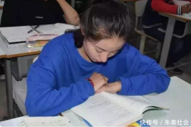  反感|女生晚自习认为“很美”的3行为，其实“low”爆了，男生贼反感