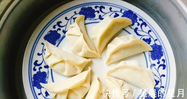 芹菜|夏天吃这馅的饺子,又鲜又嫩,满嘴留香,比韭菜茴香都好吃!
