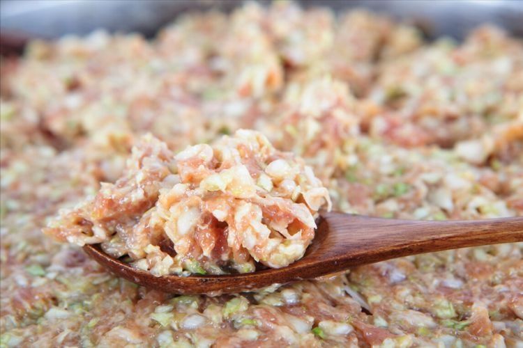 馄饨要想好吃,重点在于调馅,多放1水1油,馅料鲜香又多汁