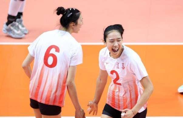 江苏女排|1米96女排天才蒙圈!17岁副攻表情僵硬心理崩盘,如何接班袁心玥
