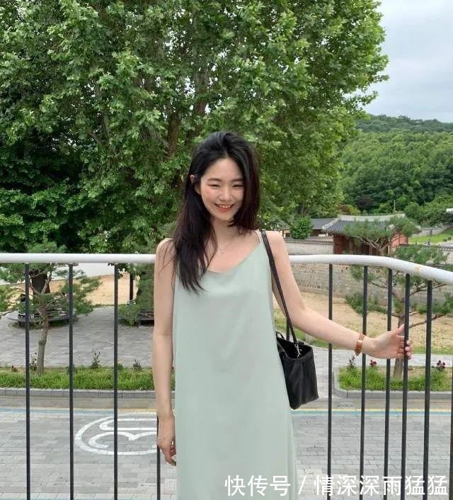 小楠 清透感更清爽迷人!女生夏日浅牛油果色日常搭配推荐!