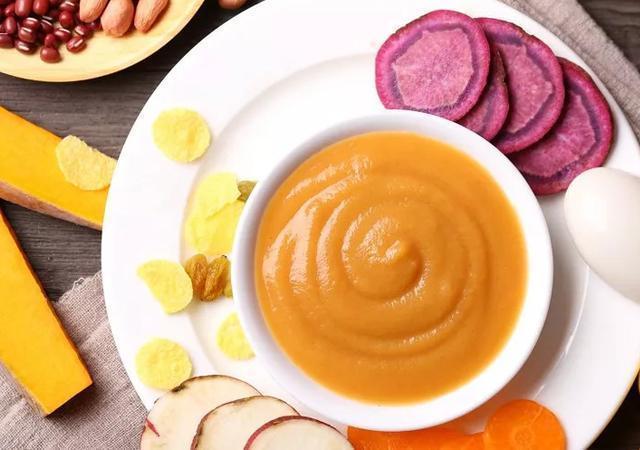 咀嚼|4-18个月宝宝“自主进食训练时间轴”，帮你收获一个吃饭省心的娃